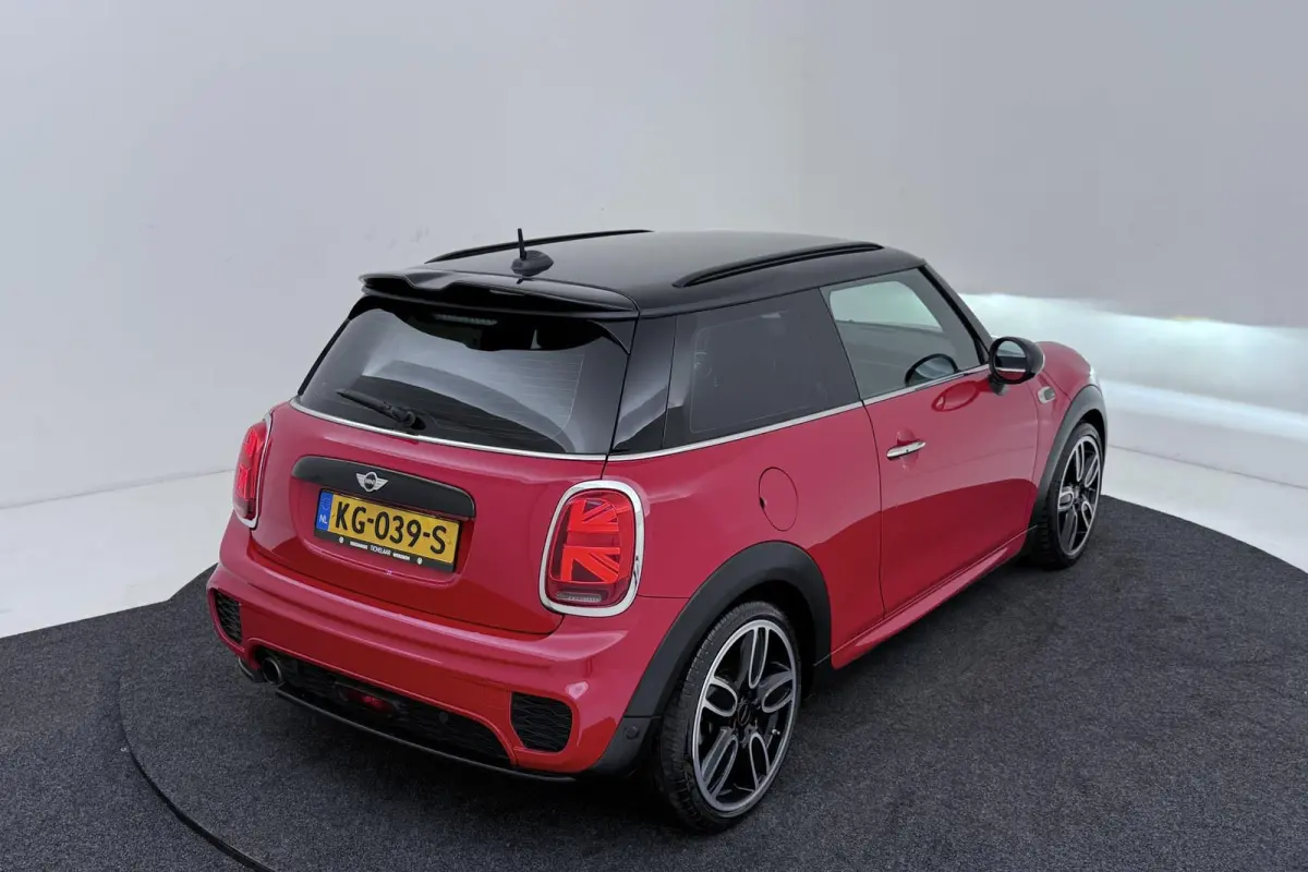 Mini 1.5 Chili Serious Business | Org NL | JCW Pakket | Sportstoelen | Navigatie | LED | Cruise Control |