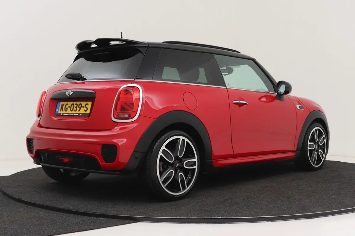 Mini 1.5 Chili Serious Business | Org NL | JCW Pakket | Sportstoelen | Navigatie | LED | Cruise Control |