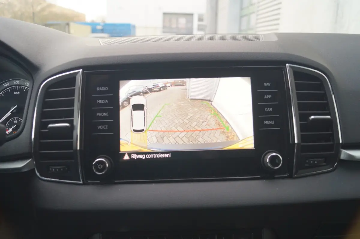 1.0 TSI Business Edition Plus -LED-ECC-CAM-NAVI-