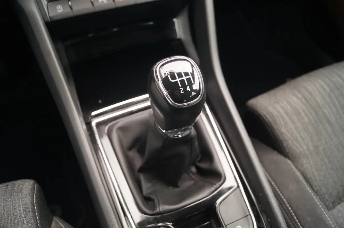 1.0 TSI Business Edition Plus -LED-ECC-CAM-NAVI-