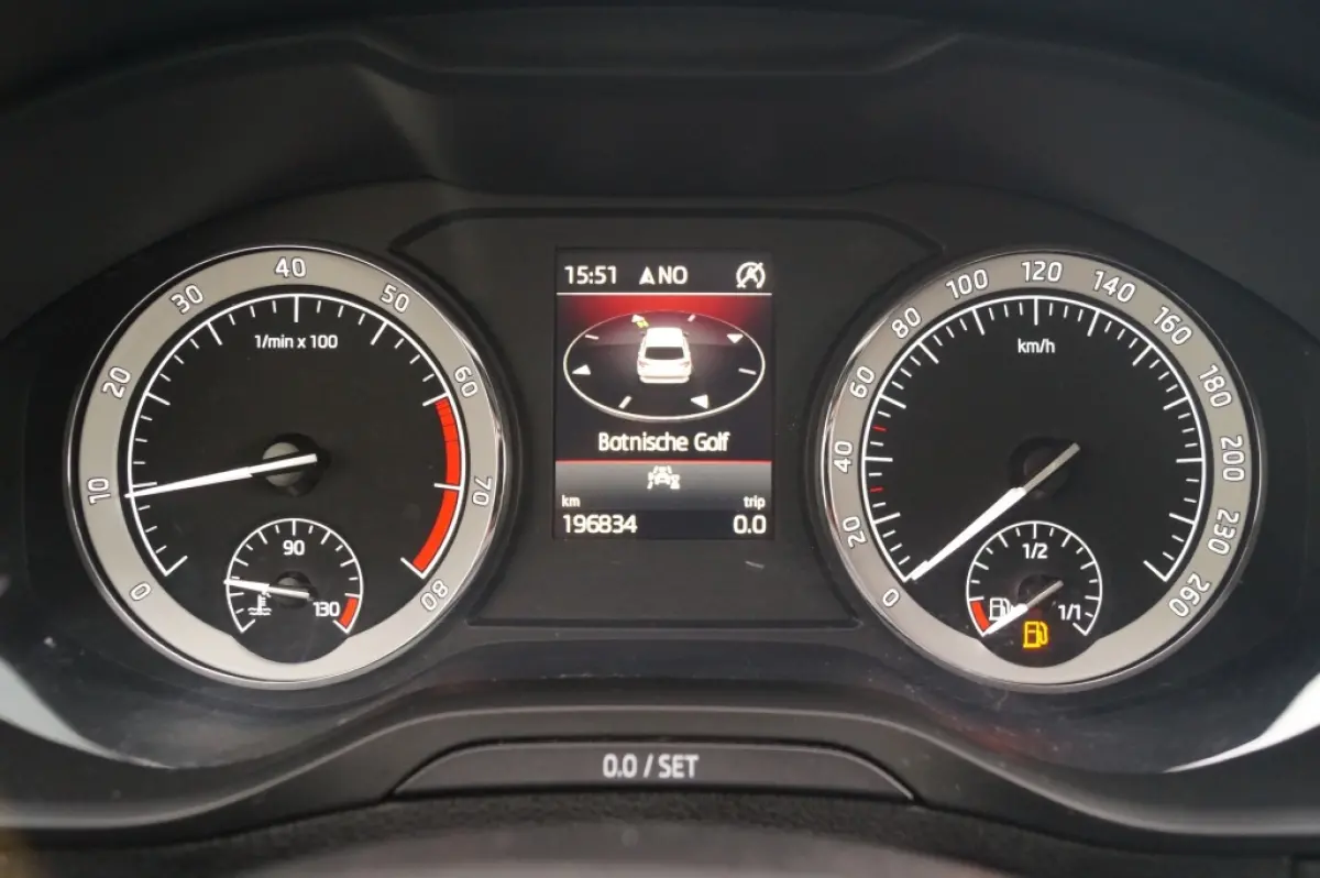 1.0 TSI Business Edition Plus -LED-ECC-CAM-NAVI-