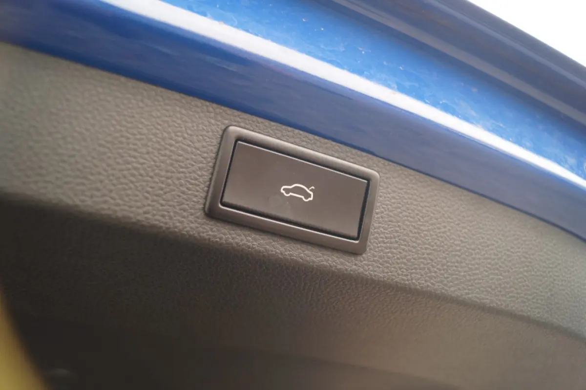 1.0 TSI Business Edition Plus -LED-ECC-CAM-NAVI-