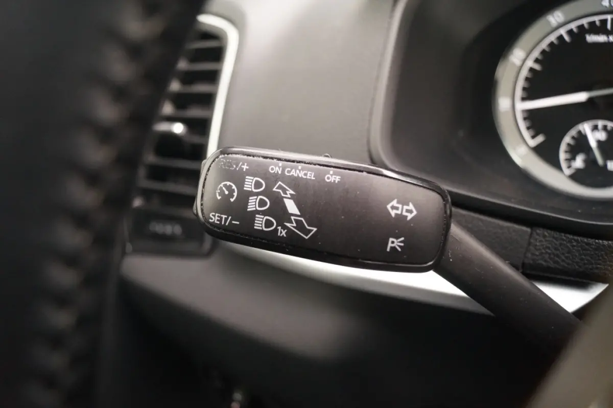 1.0 TSI Business Edition Plus -LED-ECC-CAM-NAVI-