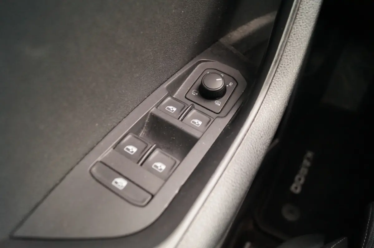 1.0 TSI Business Edition Plus -LED-ECC-CAM-NAVI-