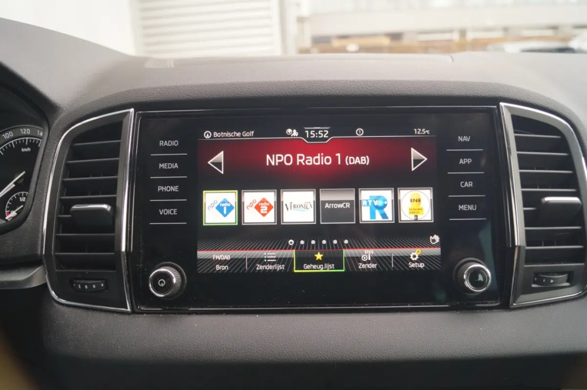 1.0 TSI Business Edition Plus -LED-ECC-CAM-NAVI-