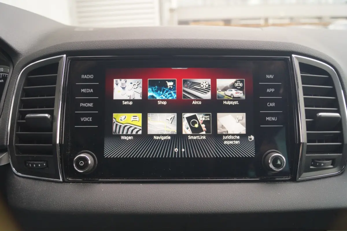 1.0 TSI Business Edition Plus -LED-ECC-CAM-NAVI-