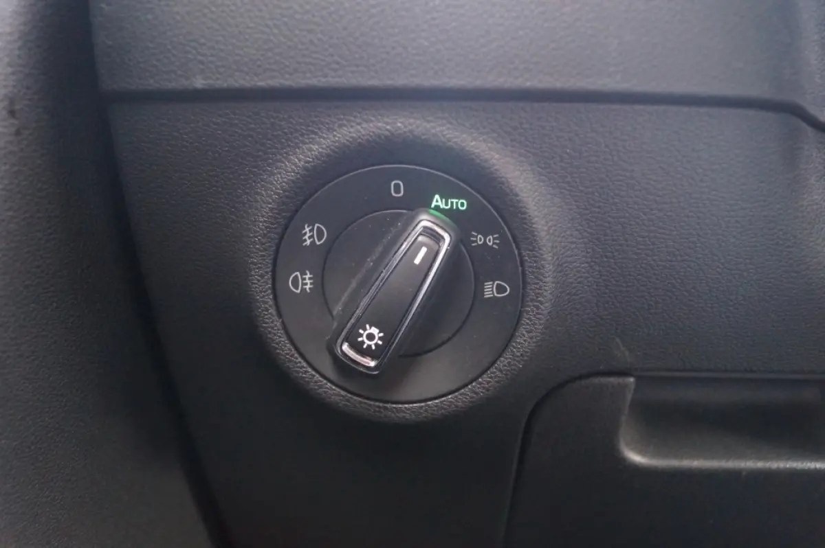 1.0 TSI Business Edition Plus -LED-ECC-CAM-NAVI-