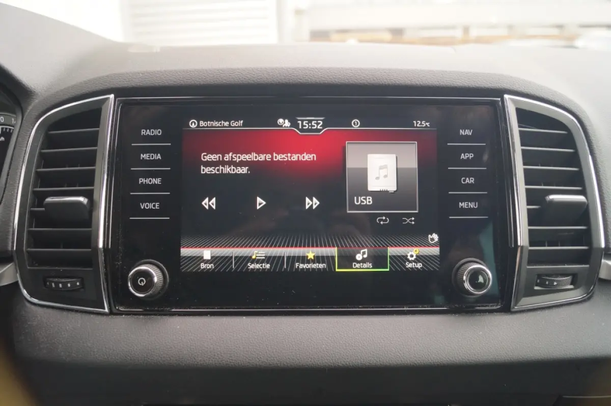1.0 TSI Business Edition Plus -LED-ECC-CAM-NAVI-