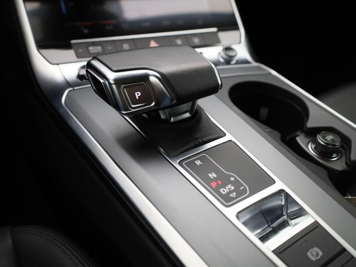 35 TDI Business edition AUTOMAAT | LEDER | NAVIGATIE | CLIMA | CRUISE | LMV | PDC | STOELVERWARMING | ELEKTRISCHE KOFFERKLEP | 12 MAANDEN BOVAG GARANTIE |