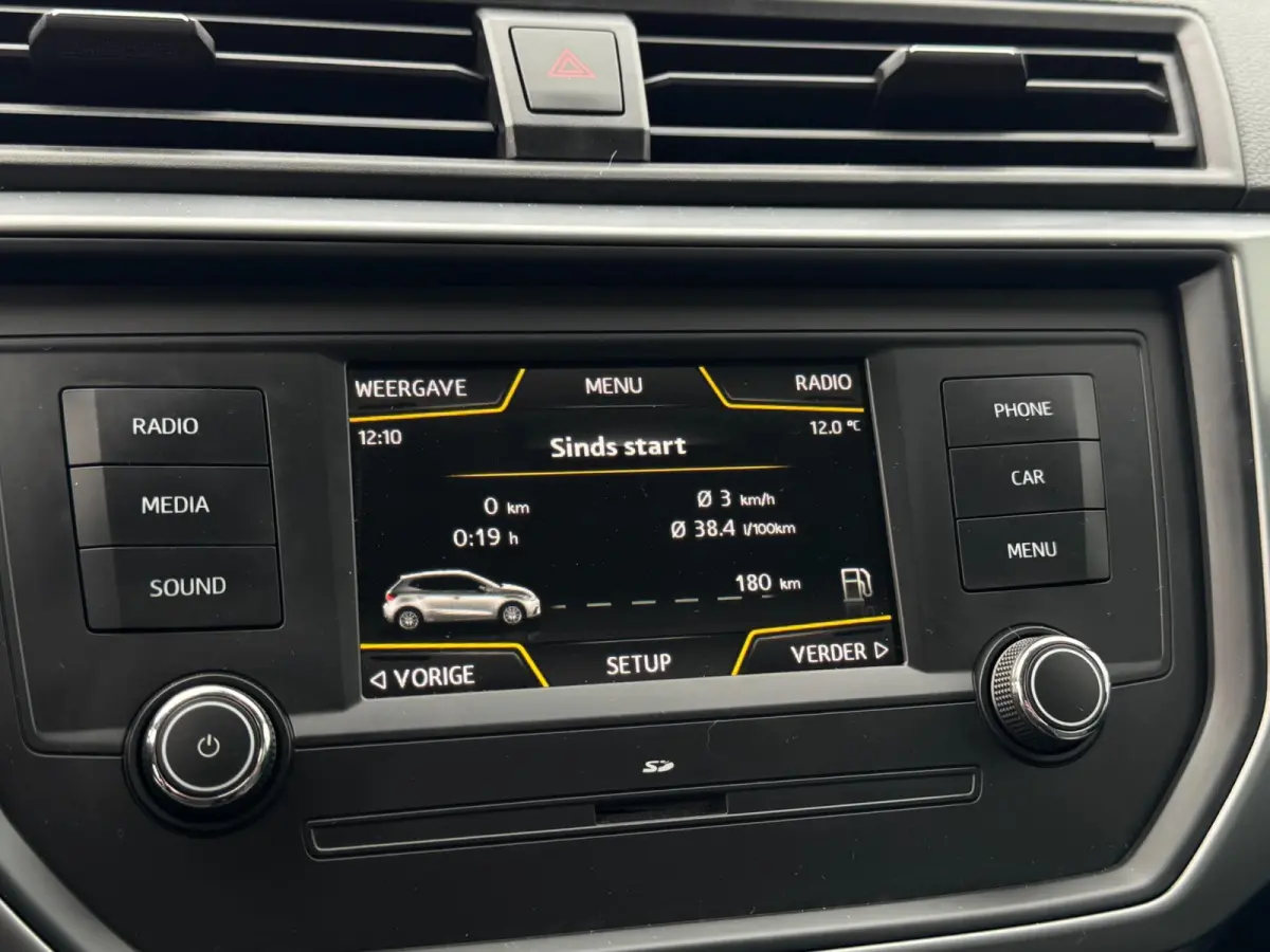 1.0 TSI Style PDC VOOR & ACHTER / STOELVERWARMING / BLUETOOTH / ELEKTR. INKLAPB SPIEGELS
