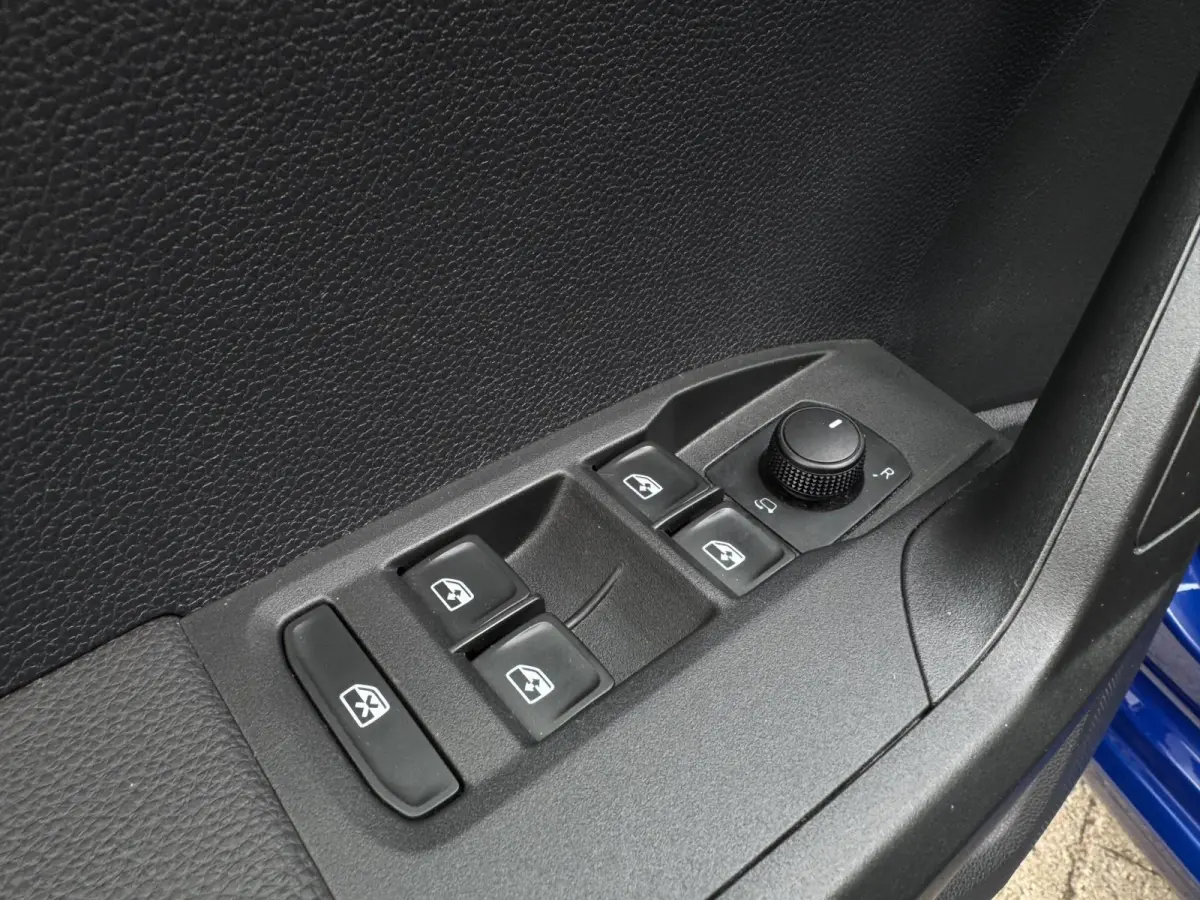 1.0 TSI Style PDC VOOR & ACHTER / STOELVERWARMING / BLUETOOTH / ELEKTR. INKLAPB SPIEGELS