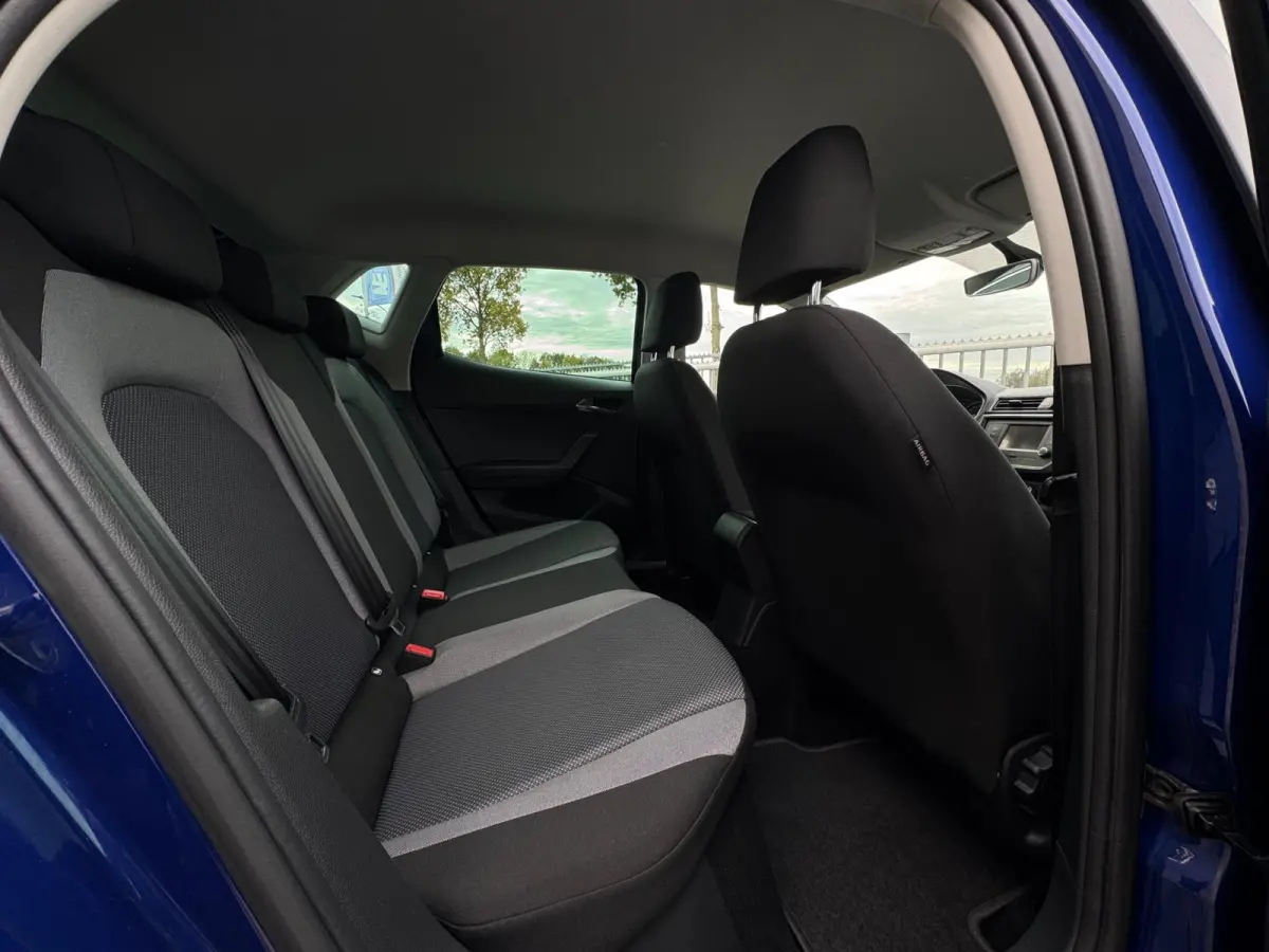 1.0 TSI Style PDC VOOR & ACHTER / STOELVERWARMING / BLUETOOTH / ELEKTR. INKLAPB SPIEGELS