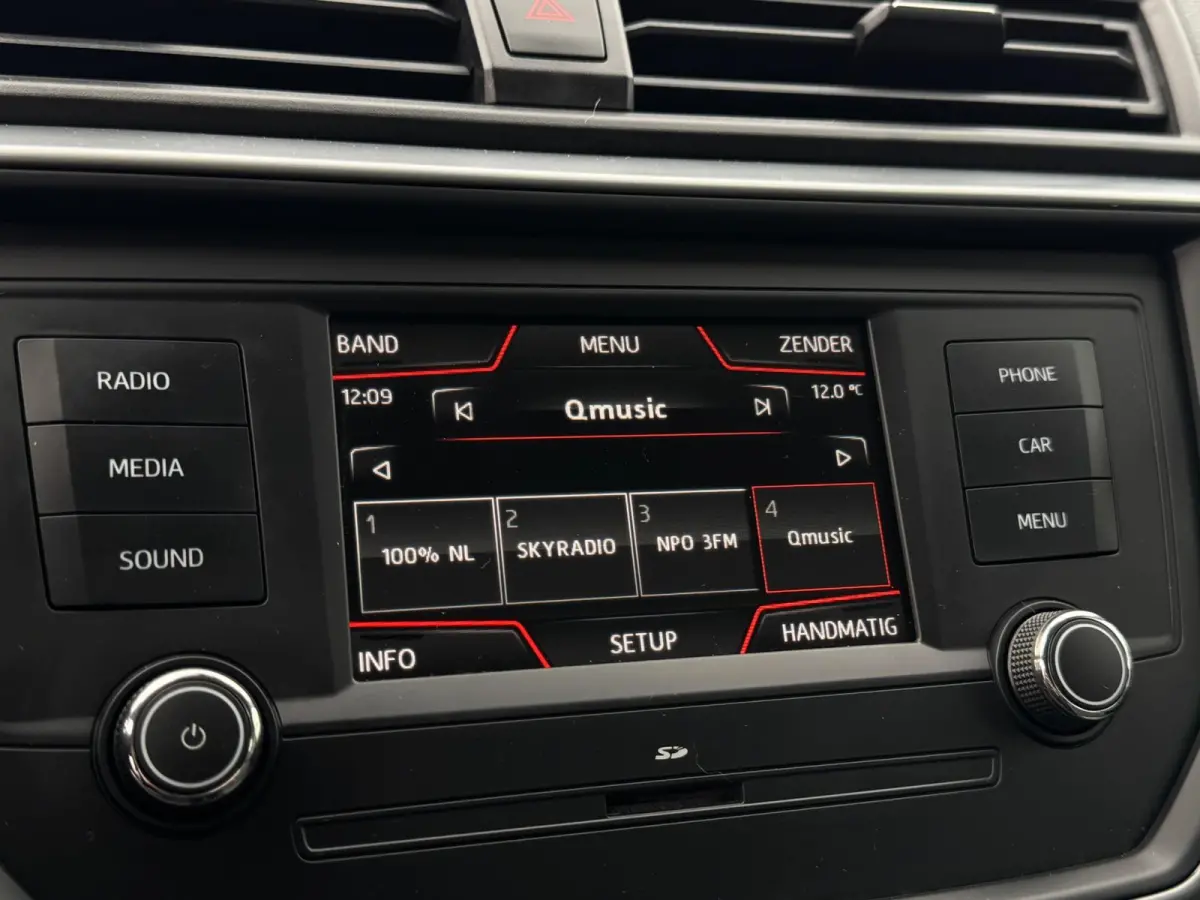 1.0 TSI Style PDC VOOR & ACHTER / STOELVERWARMING / BLUETOOTH / ELEKTR. INKLAPB SPIEGELS