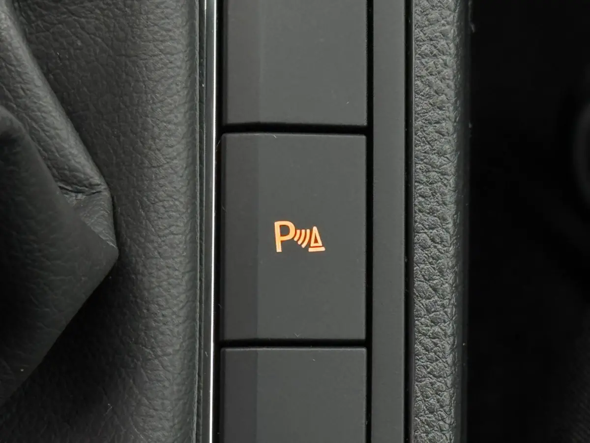 1.0 TSI Style PDC VOOR & ACHTER / STOELVERWARMING / BLUETOOTH / ELEKTR. INKLAPB SPIEGELS