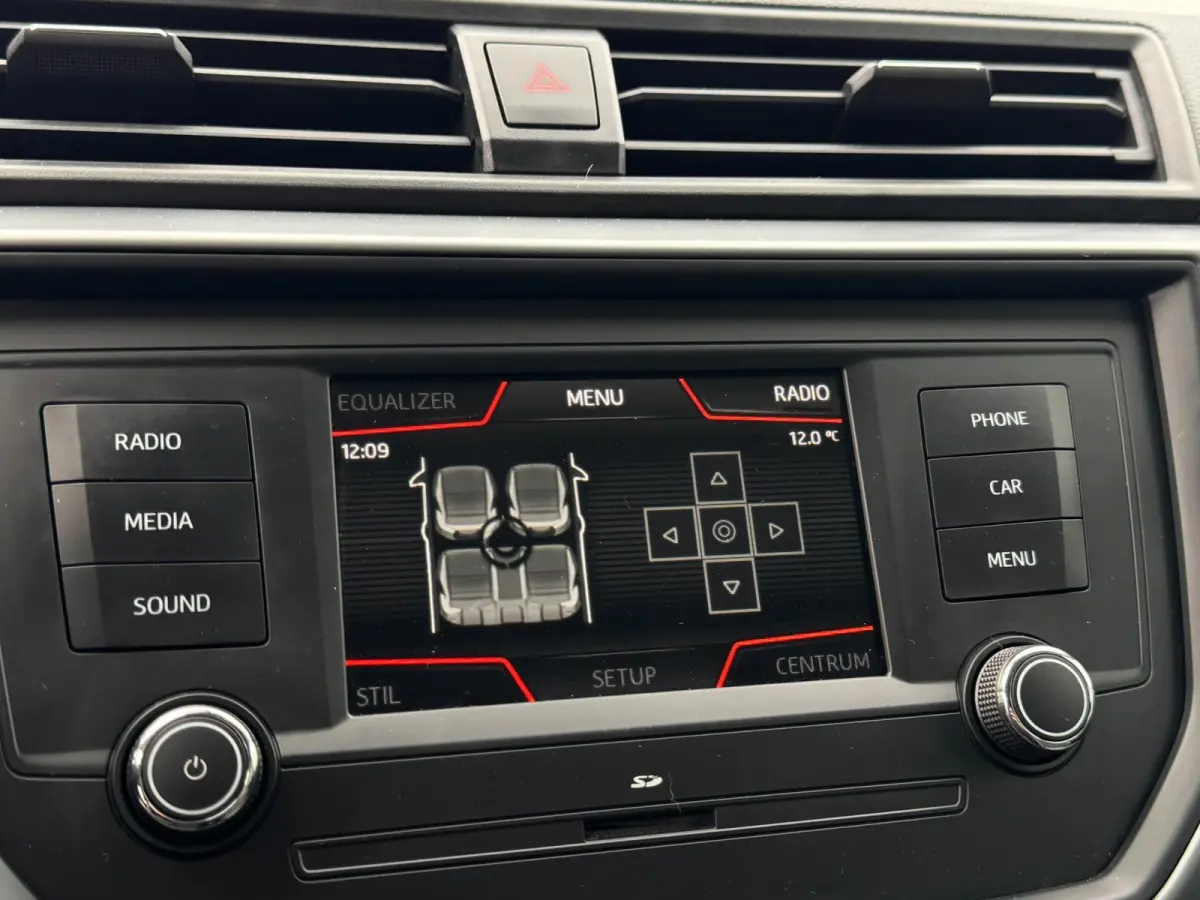 1.0 TSI Style PDC VOOR & ACHTER / STOELVERWARMING / BLUETOOTH / ELEKTR. INKLAPB SPIEGELS
