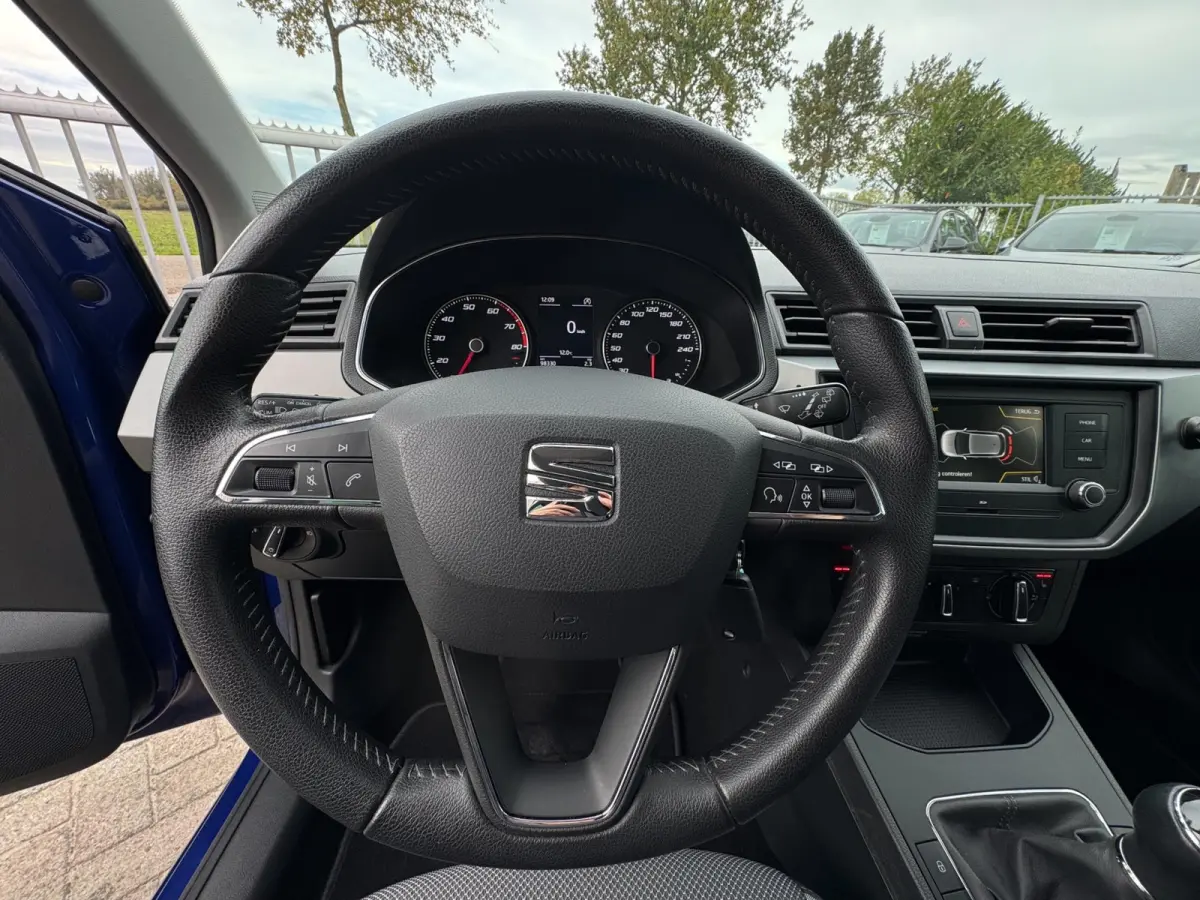 1.0 TSI Style PDC VOOR & ACHTER / STOELVERWARMING / BLUETOOTH / ELEKTR. INKLAPB SPIEGELS