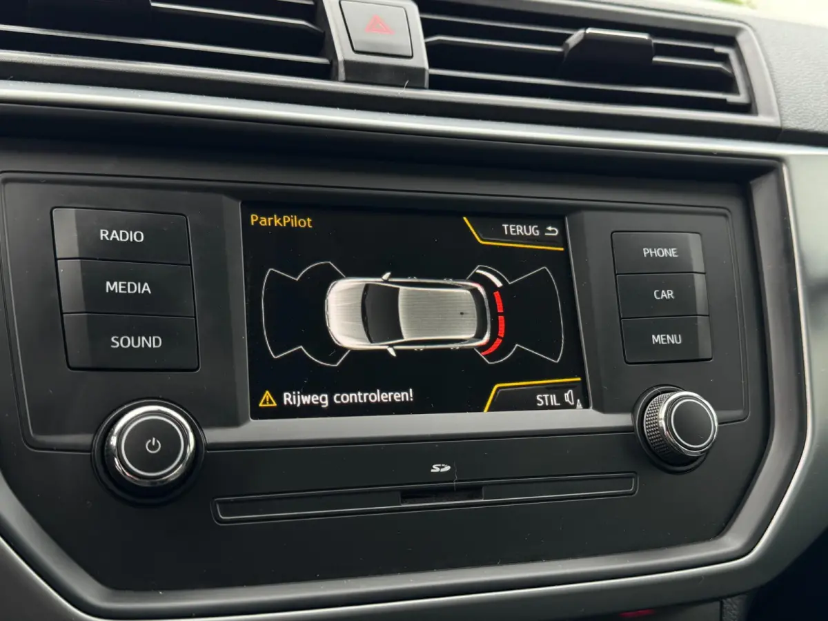1.0 TSI Style PDC VOOR & ACHTER / STOELVERWARMING / BLUETOOTH / ELEKTR. INKLAPB SPIEGELS