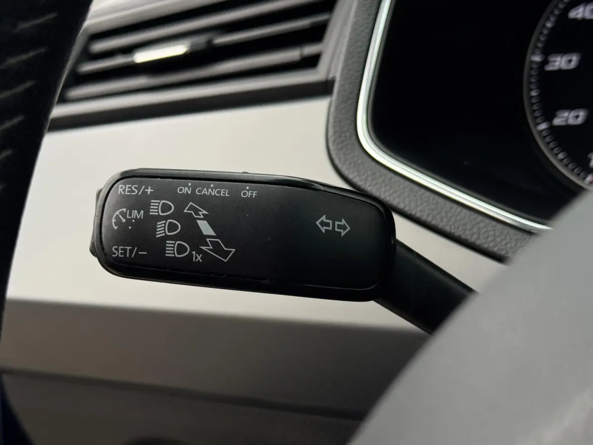1.0 TSI Style PDC VOOR & ACHTER / STOELVERWARMING / BLUETOOTH / ELEKTR. INKLAPB SPIEGELS