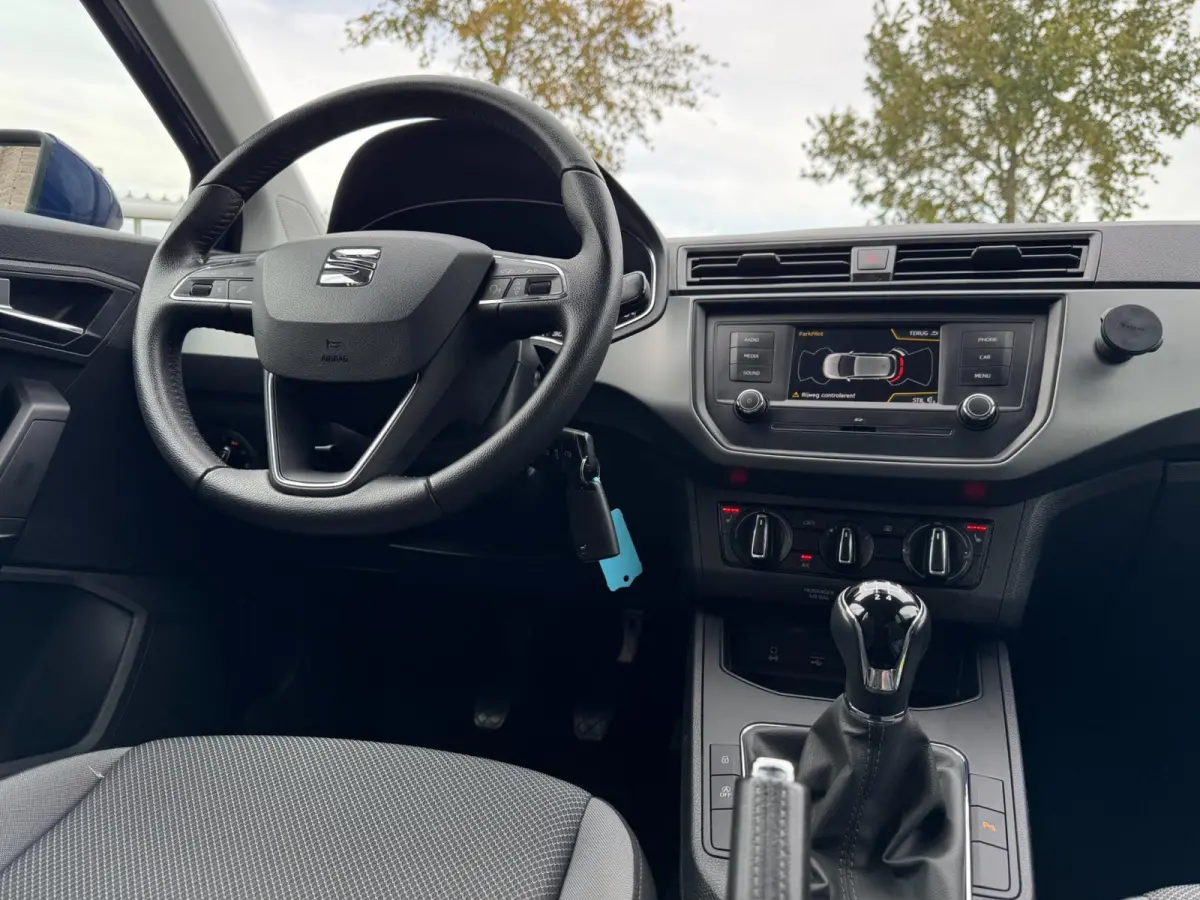 1.0 TSI Style PDC VOOR & ACHTER / STOELVERWARMING / BLUETOOTH / ELEKTR. INKLAPB SPIEGELS