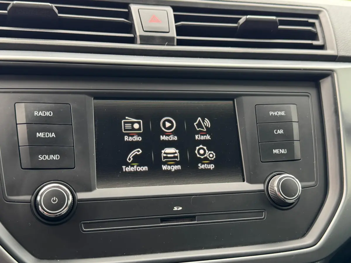 1.0 TSI Style PDC VOOR & ACHTER / STOELVERWARMING / BLUETOOTH / ELEKTR. INKLAPB SPIEGELS