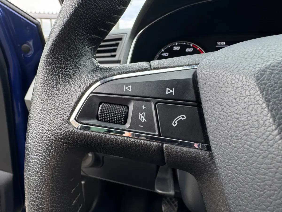 1.0 TSI Style PDC VOOR & ACHTER / STOELVERWARMING / BLUETOOTH / ELEKTR. INKLAPB SPIEGELS