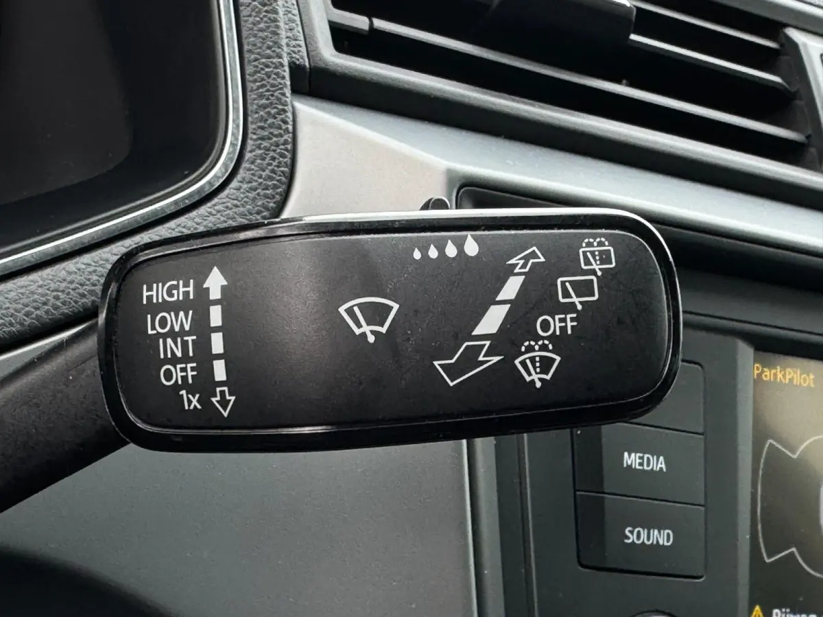 1.0 TSI Style PDC VOOR & ACHTER / STOELVERWARMING / BLUETOOTH / ELEKTR. INKLAPB SPIEGELS