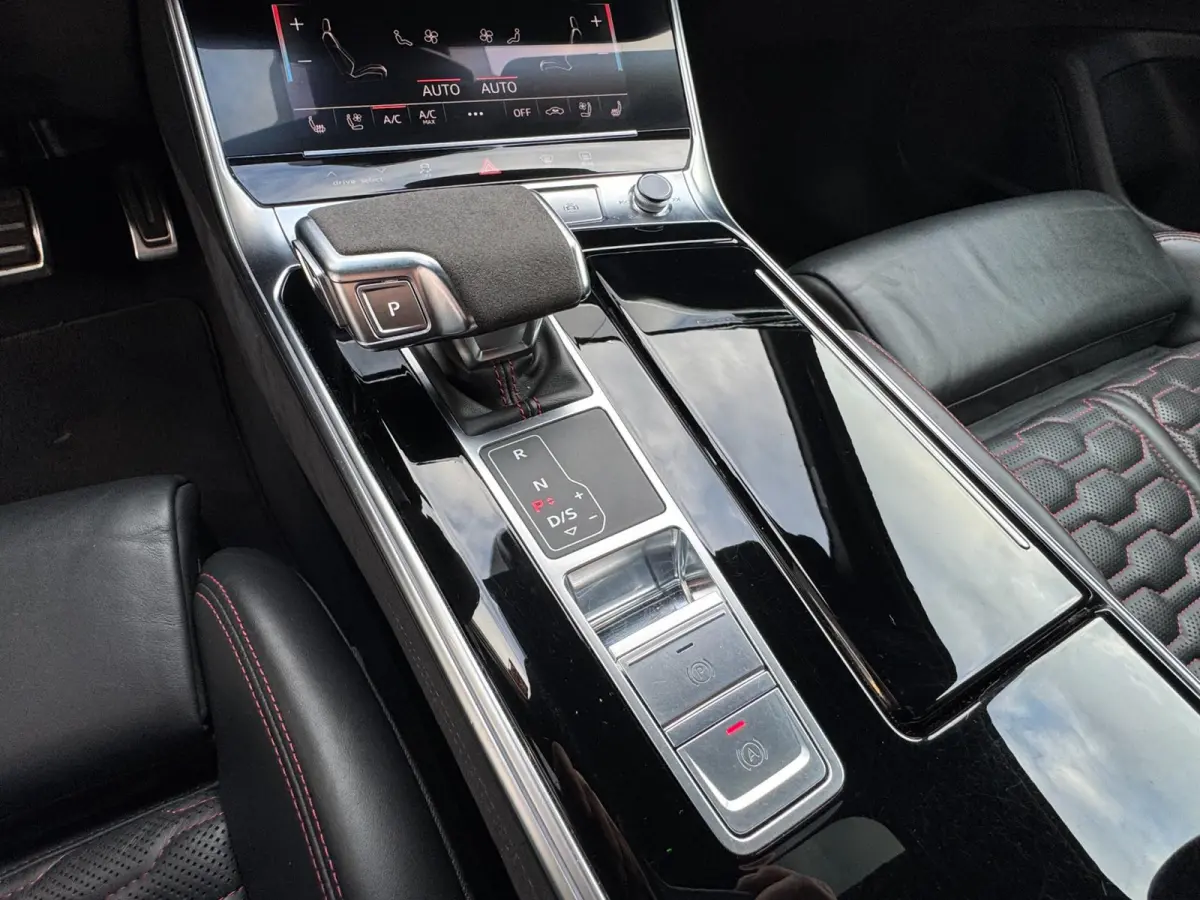 RS 6 TFSI quattro Dynamic Plus / Ceramic / Laser / Softclose / 360 Cam / Head-Up / AWS / Air Susp.