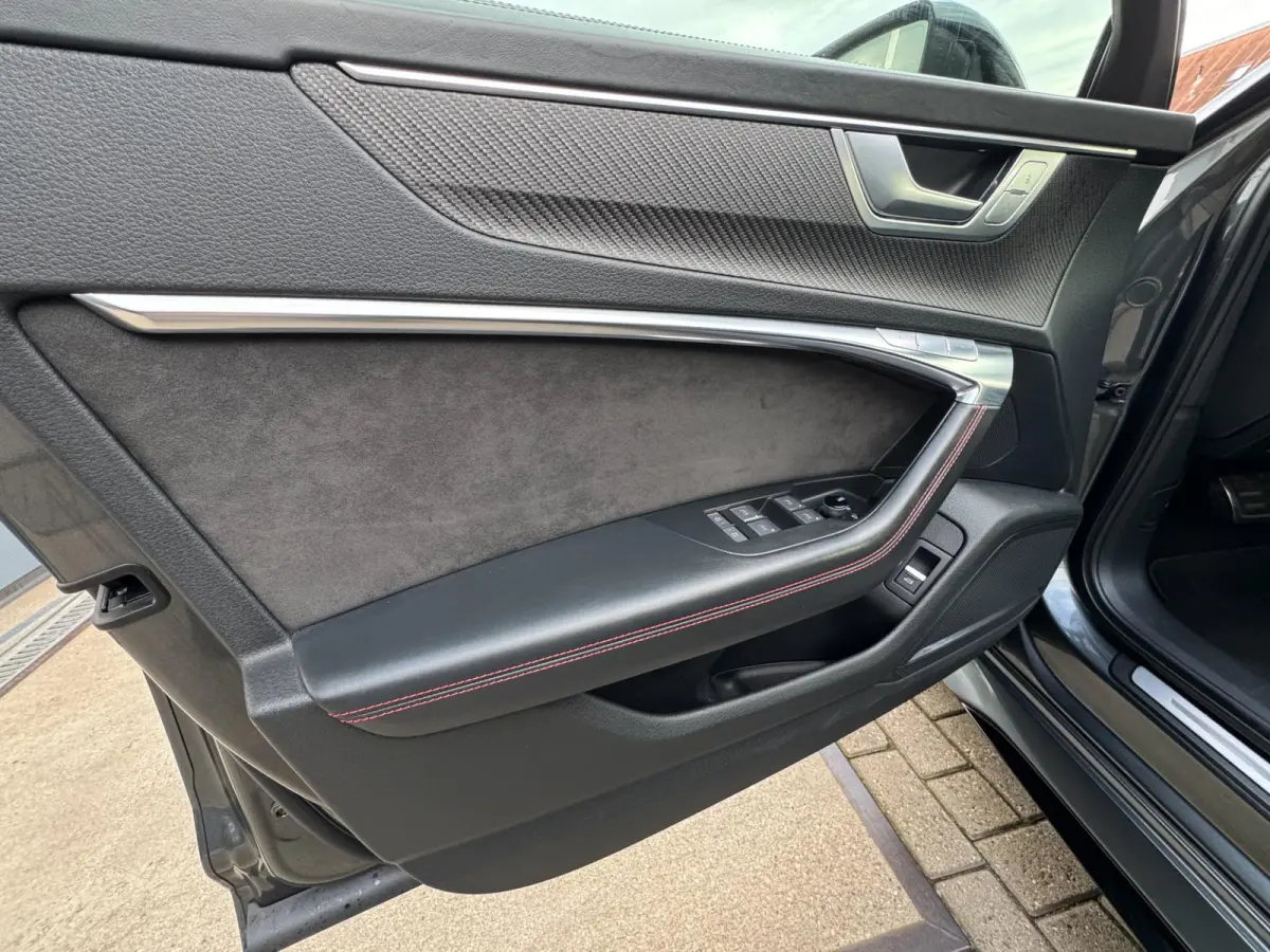 RS 6 TFSI quattro Dynamic Plus / Ceramic / Laser / Softclose / 360 Cam / Head-Up / AWS / Air Susp.