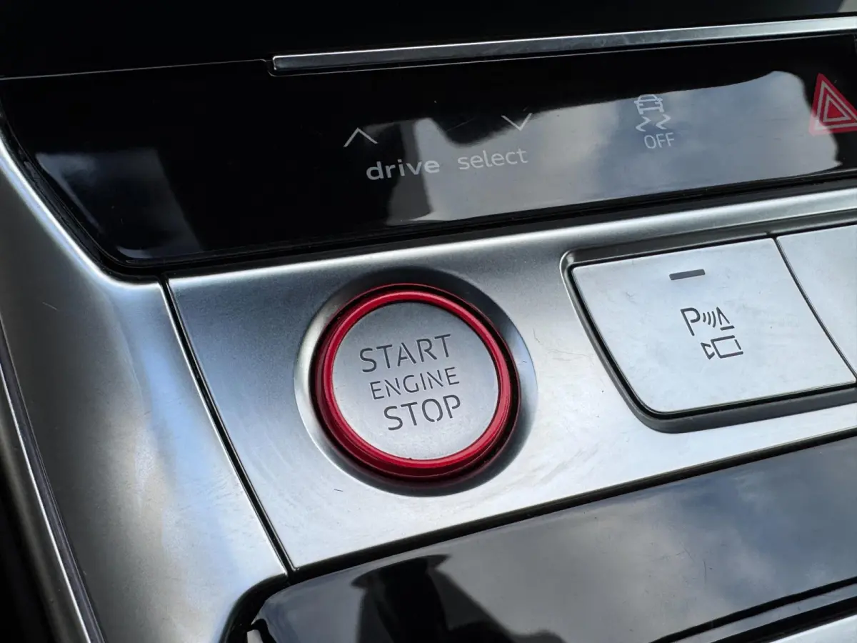 RS 6 TFSI quattro Dynamic Plus / Ceramic / Laser / Softclose / 360 Cam / Head-Up / AWS / Air Susp.