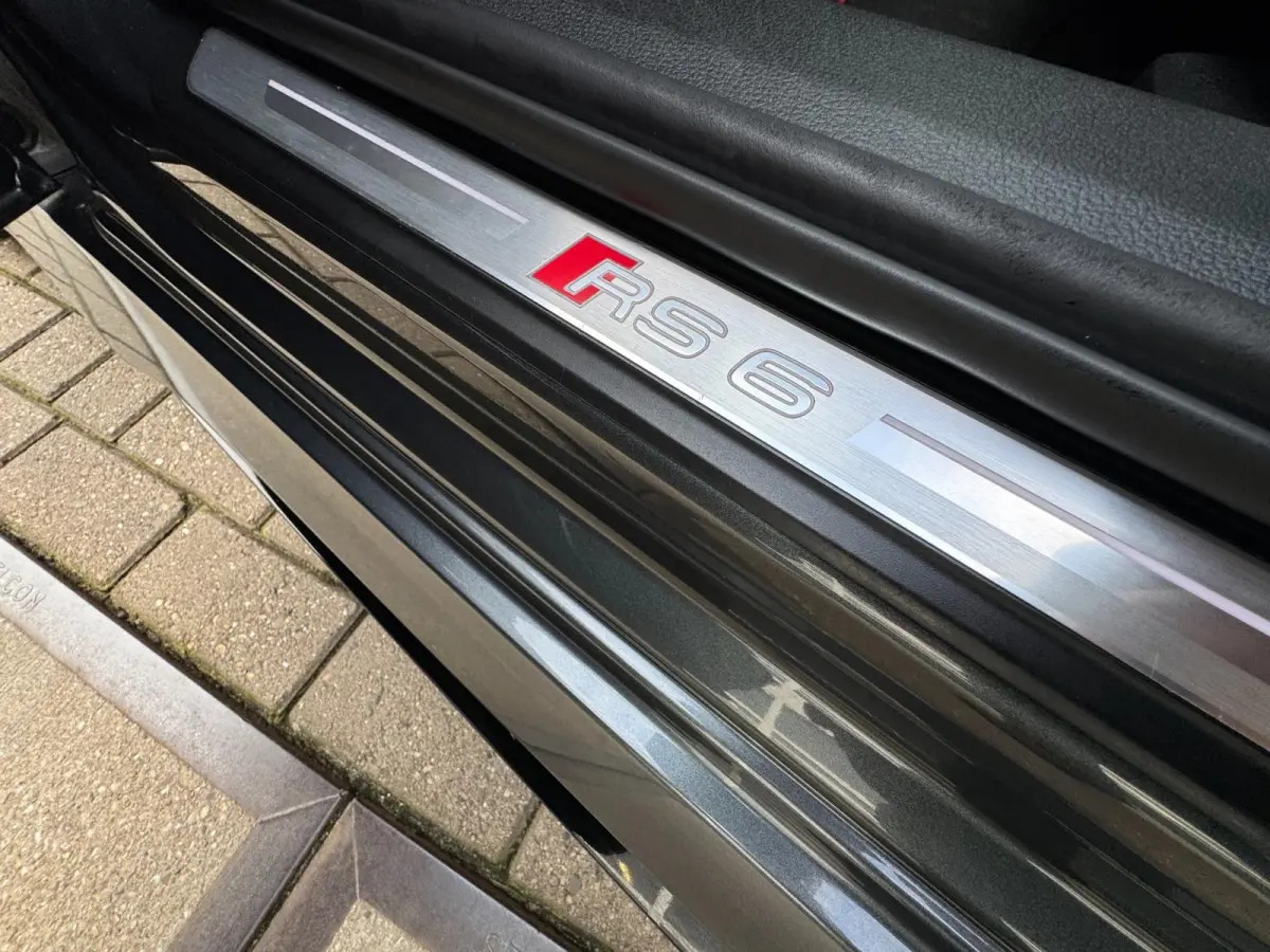 RS 6 TFSI quattro Dynamic Plus / Ceramic / Laser / Softclose / 360 Cam / Head-Up / AWS / Air Susp.