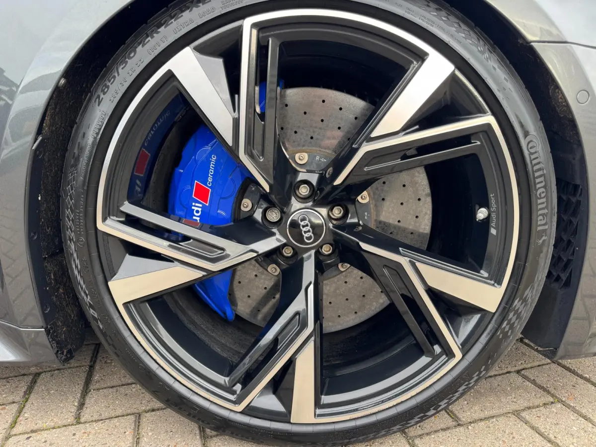 RS 6 TFSI quattro Dynamic Plus / Ceramic / Laser / Softclose / 360 Cam / Head-Up / AWS / Air Susp.