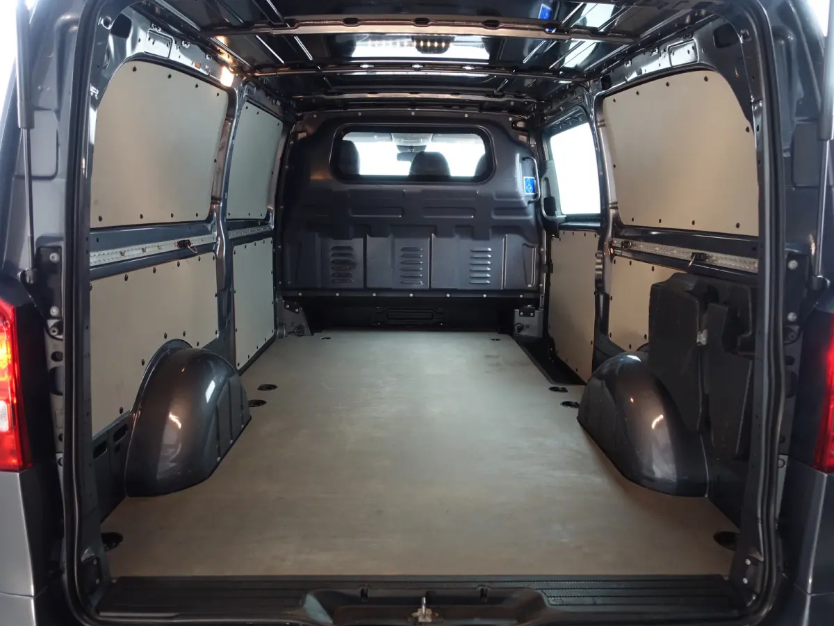 116 CDI XL AMG Night Edition- 3 Pers, Leder, Stoelverwarming, Park Assist, Cruise, Clima, Sidebars