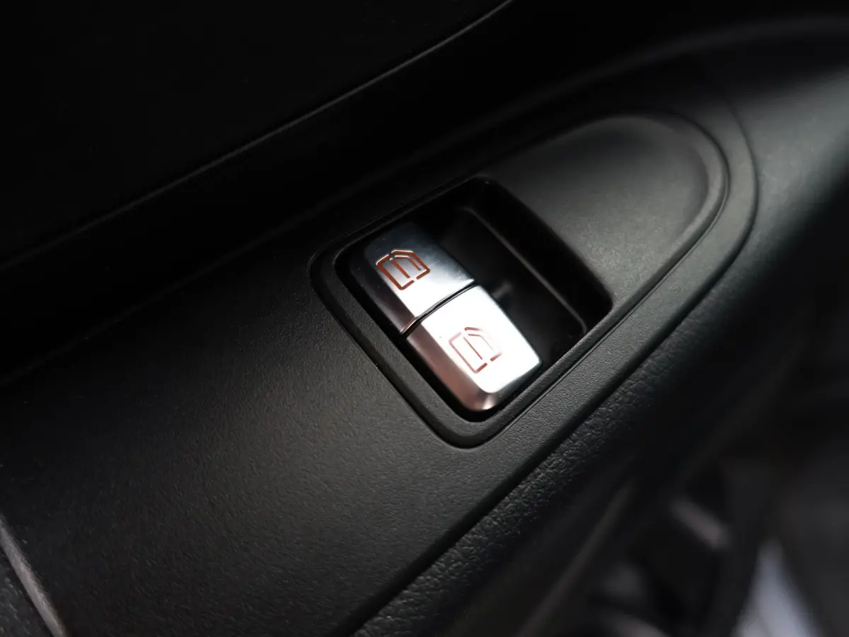 116 CDI XL AMG Night Edition- 3 Pers, Leder, Stoelverwarming, Park Assist, Cruise, Clima, Sidebars