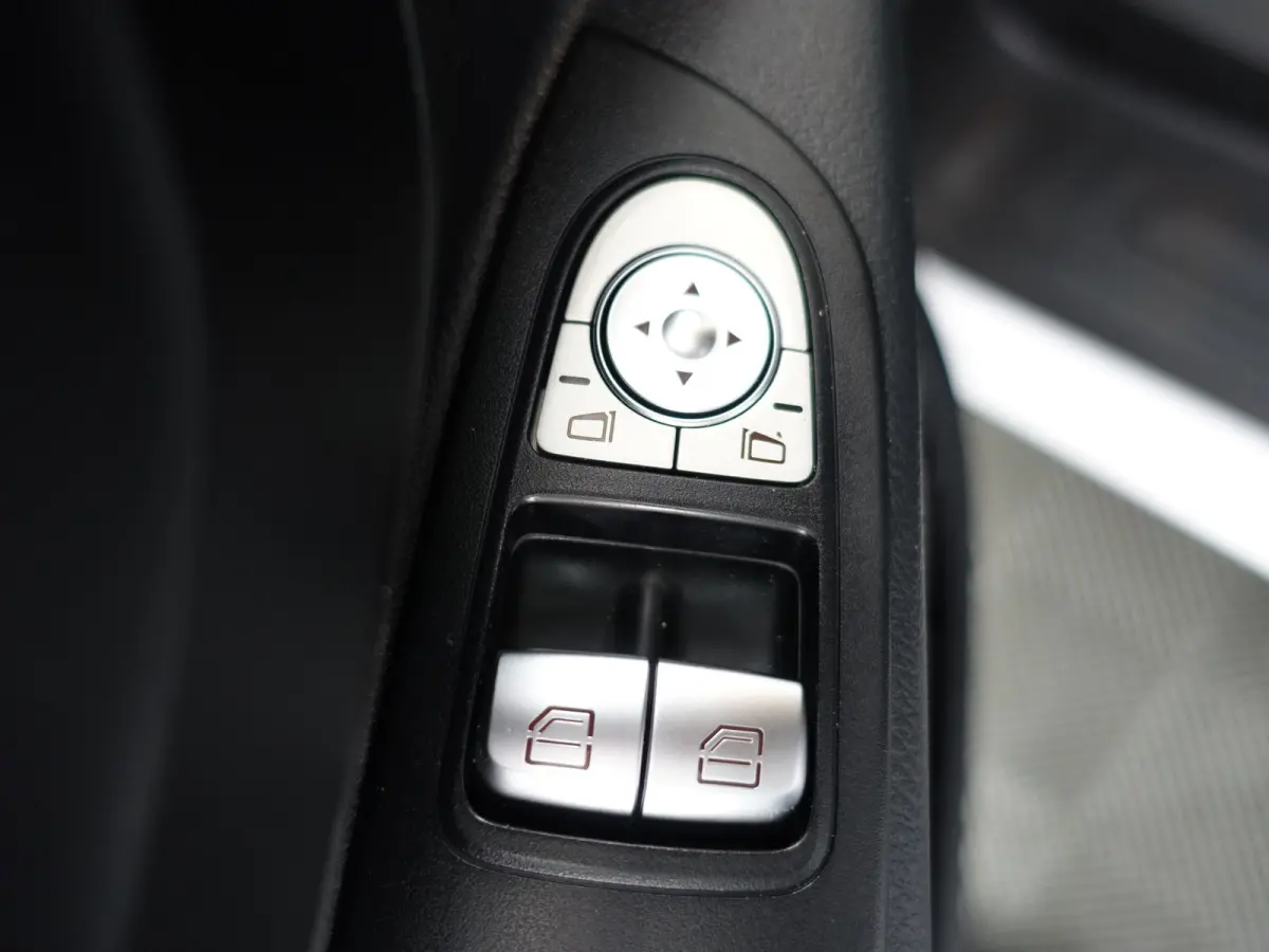 114 CDI Lang Ambition Aut- 3 Pers, Navi, Clima, Camera, Cruise, Dynamic Select, Grijs Kenteken