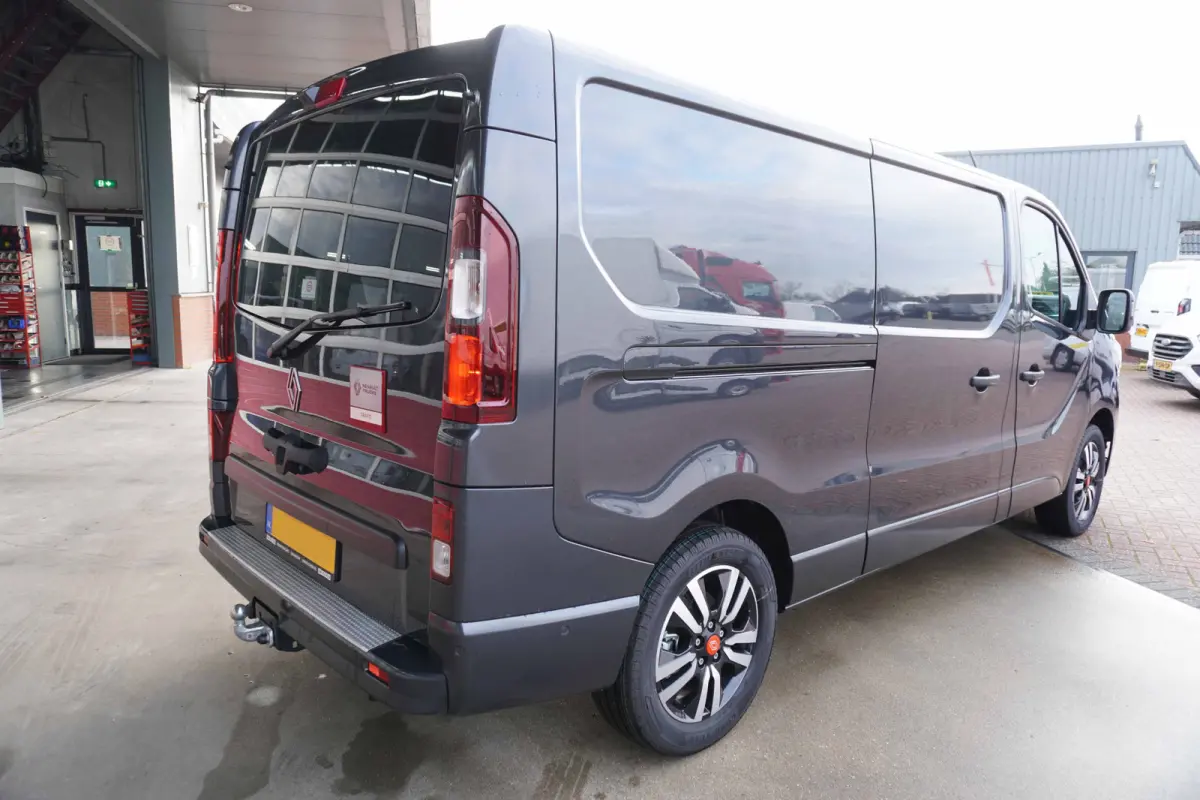 2.0 Blue dCi 170pk T30 L2H1 Red Edition Exclusive Automaat Schuifdeur L / R Nr. V203 | Climate | Cruise | Navi | Trekhaak | Achterklep | Betimmering