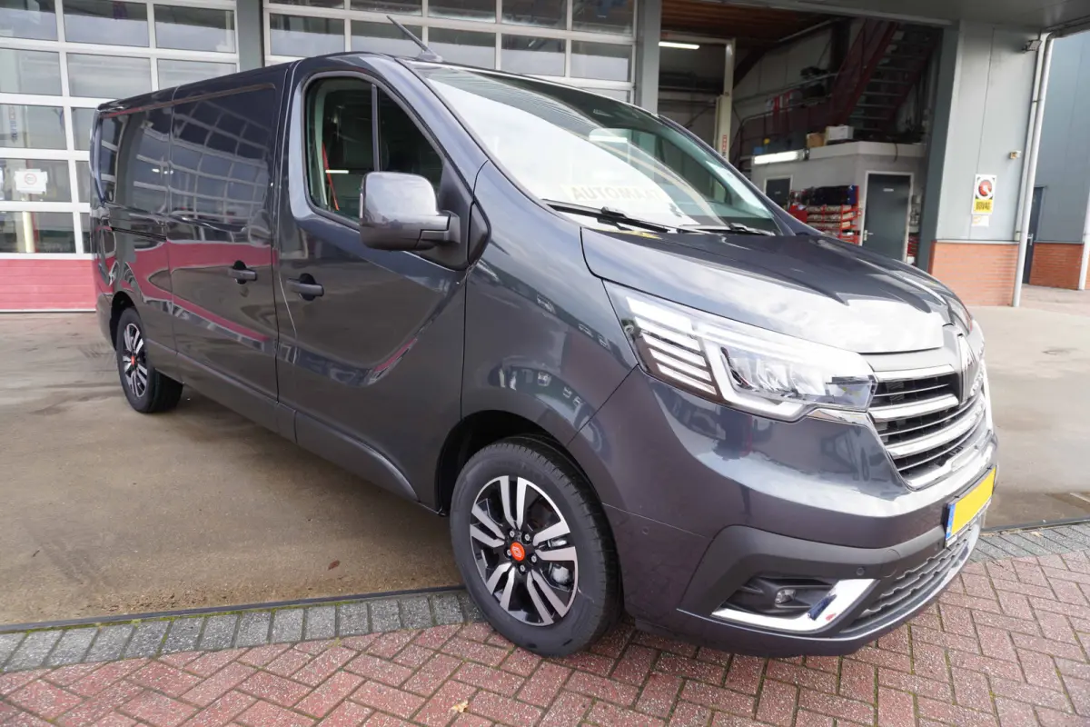 2.0 Blue dCi 170pk T30 L2H1 Red Edition Exclusive Automaat Schuifdeur L / R Nr. V203 | Climate | Cruise | Navi | Trekhaak | Achterklep | Betimmering