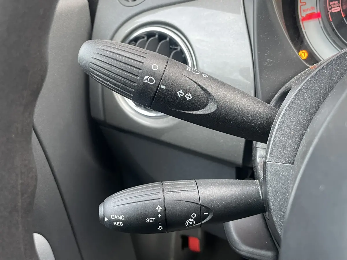 TwinAir Turbo Popstar Let op: Rijdende auto niet altijd aanwezig