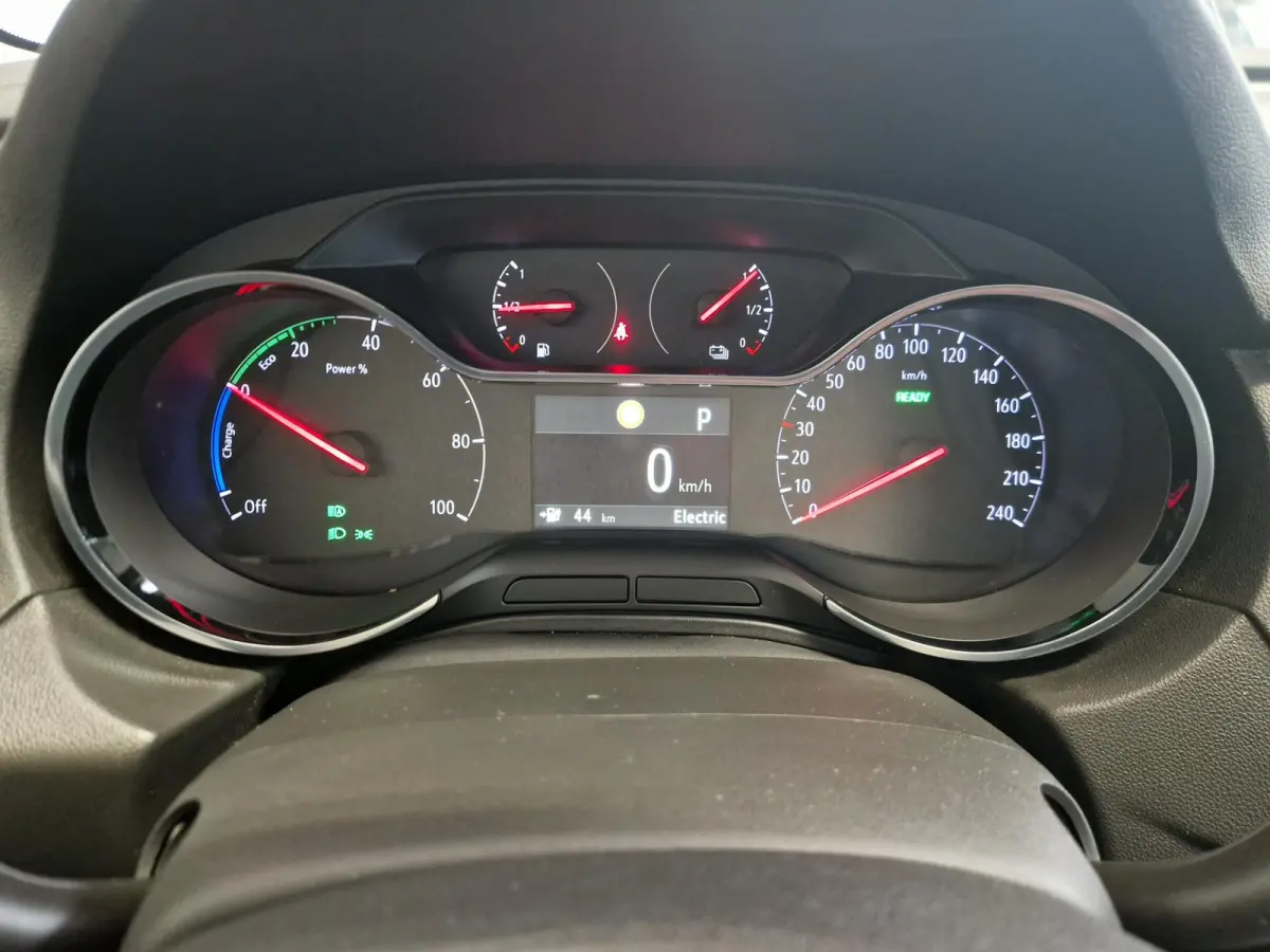 1.6 Turbo Plug-In Hybrid Business Elegance | 225PK | SOH 90,5% | Navigatie | Parkeersensoren voor en achter | Apple CarPlay / Android Auto |