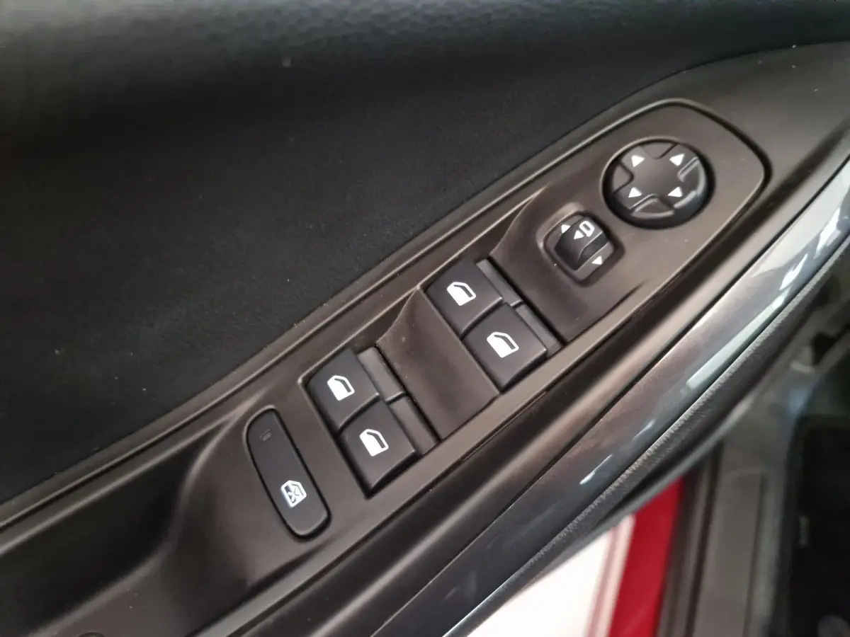1.6 Turbo Plug-In Hybrid Business Elegance | 225PK | SOH 90,5% | Navigatie | Parkeersensoren voor en achter | Apple CarPlay / Android Auto |