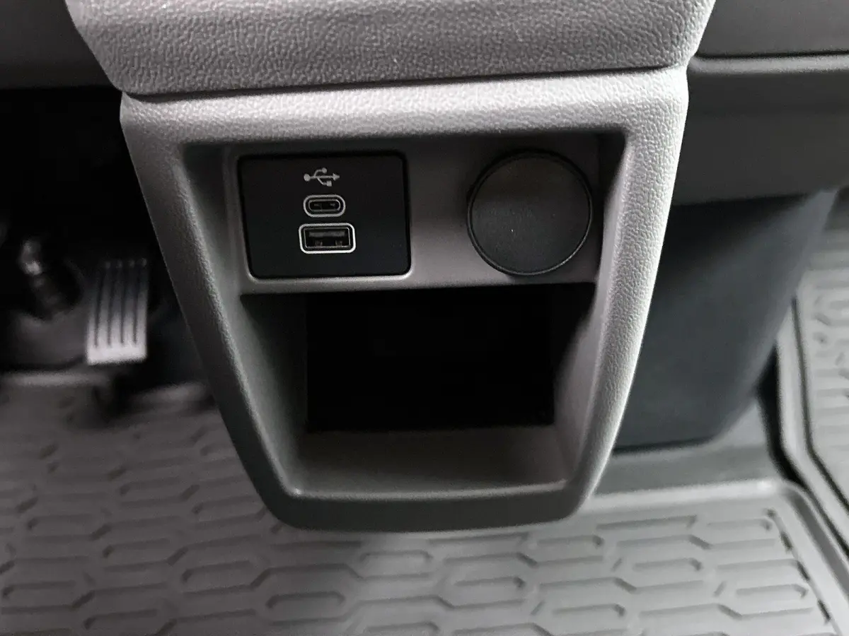 2.0 TDI L1H1 Life 110 PK | Airco | Multifunctioneel Stuurwiel | Achteruitrijcamera | Cruise Control | Apple/Android Carplay | Elektrisch Verstelbare Spiegels | Trekhaak | Parkeersensoren Voo