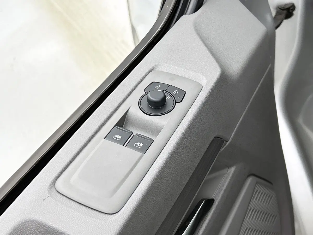 2.0 TDI L1H1 Life 110 PK | Airco | Multifunctioneel Stuurwiel | Achteruitrijcamera | Cruise Control | Apple/Android Carplay | Elektrisch Verstelbare Spiegels | Trekhaak | Parkeersensoren Voo