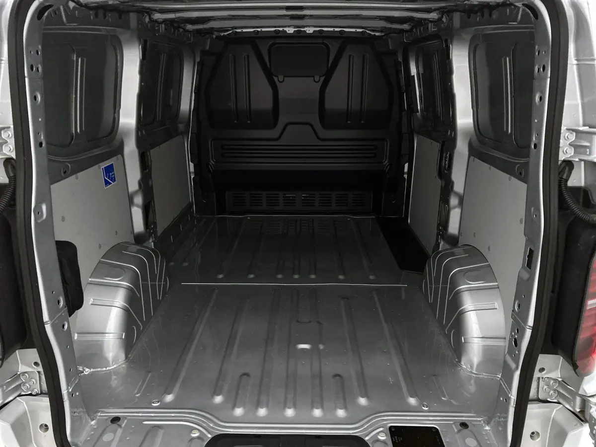 2.0 TDI L1H1 Life 110 PK | Airco | Multifunctioneel Stuurwiel | Achteruitrijcamera | Cruise Control | Apple/Android Carplay | Elektrisch Verstelbare Spiegels | Trekhaak | Parkeersensoren Voo
