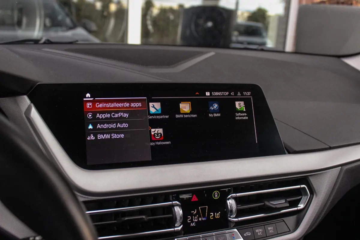 116d F40 Executive Edition | 1e eigenaar | NL Auto | HiFi audio | DAB | LED | Apple Carplay | Rijstrooksensor | Cruise control | Climate control | Sportstuur | Active Guard Plus
