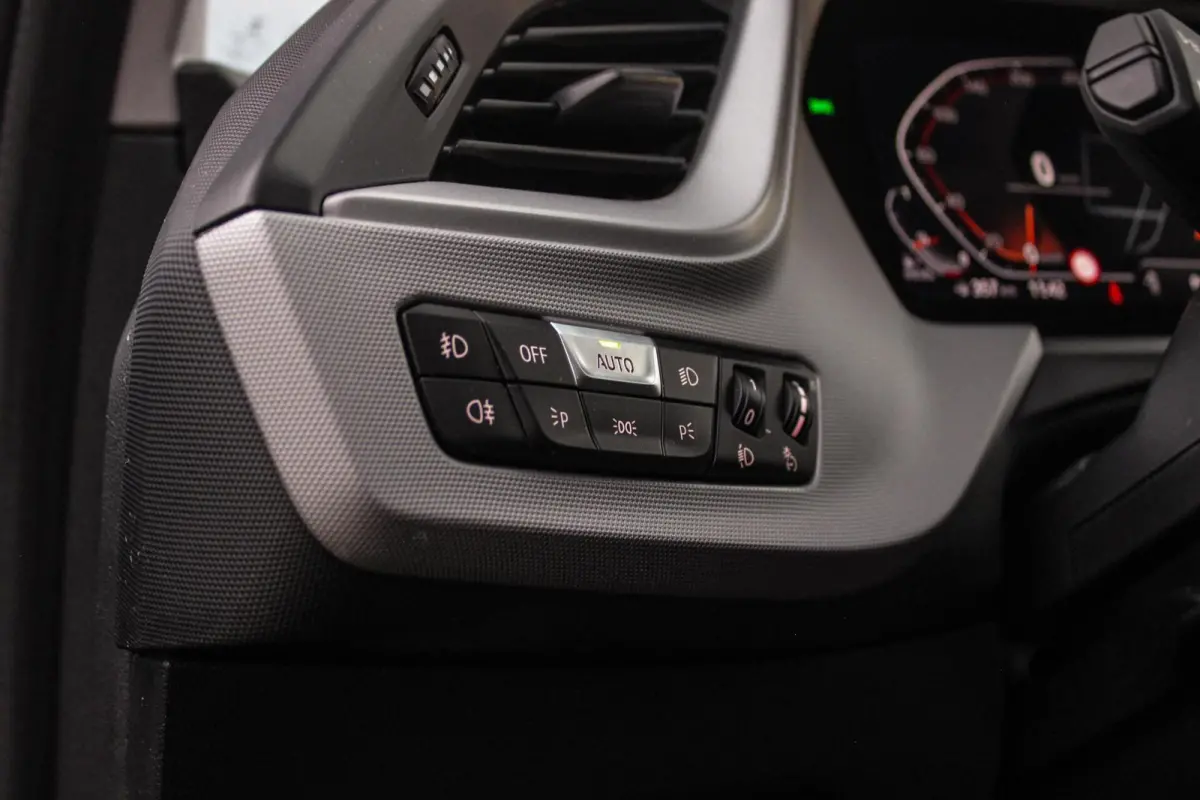 116d F40 Executive Edition | 1e eigenaar | NL Auto | HiFi audio | DAB | LED | Apple Carplay | Rijstrooksensor | Cruise control | Climate control | Sportstuur | Active Guard Plus