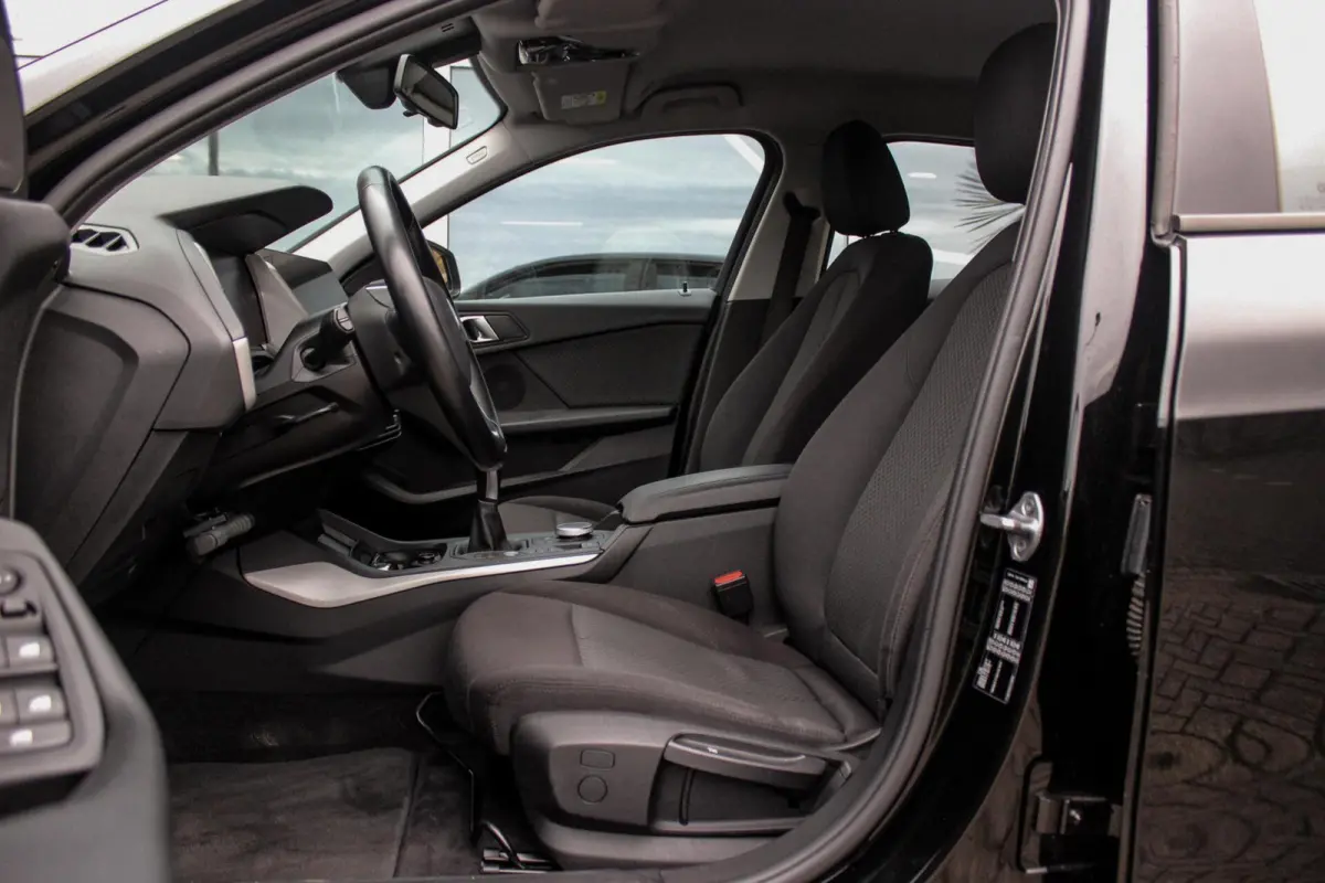 116d F40 Executive Edition | 1e eigenaar | NL Auto | HiFi audio | DAB | LED | Apple Carplay | Rijstrooksensor | Cruise control | Climate control | Sportstuur | Active Guard Plus