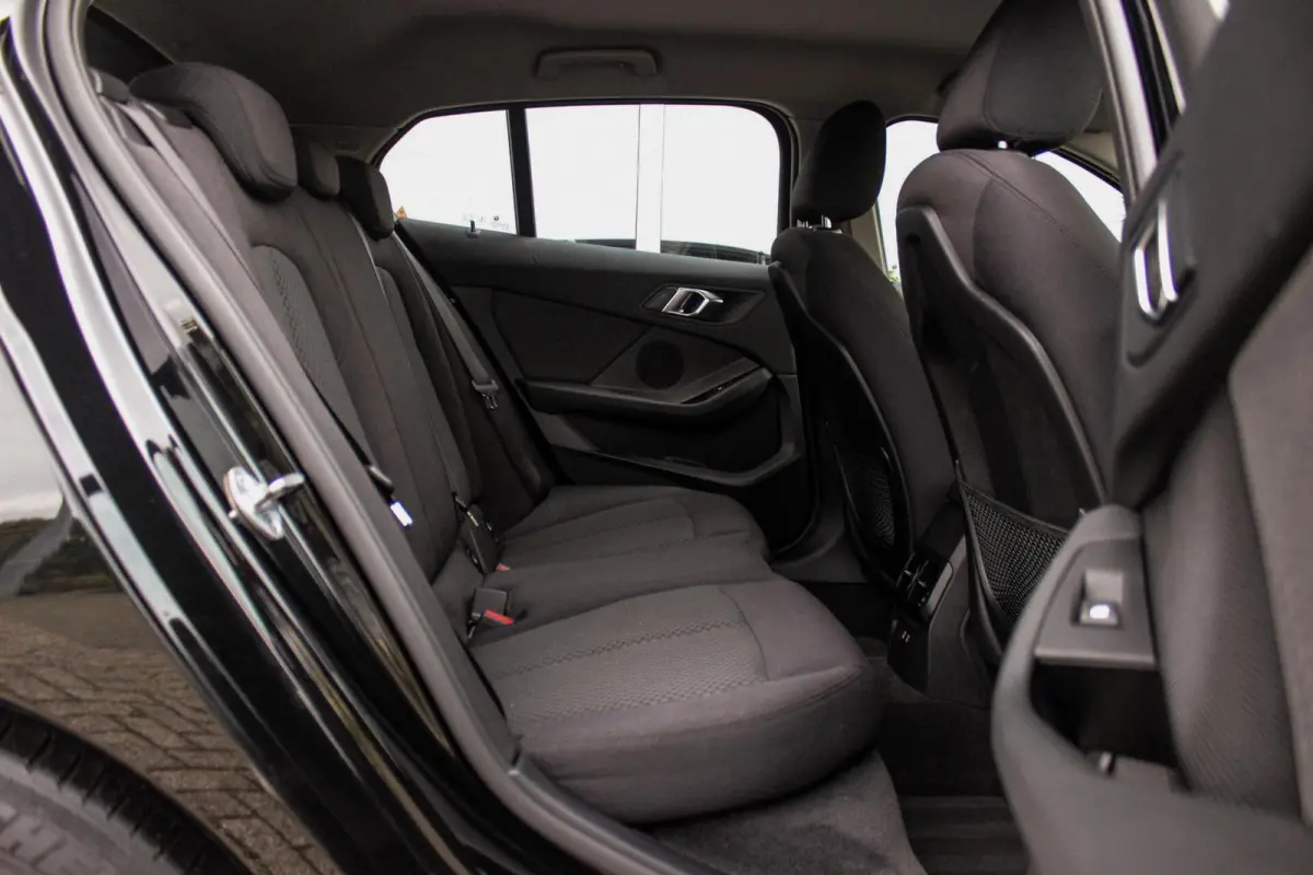 116d F40 Executive Edition | 1e eigenaar | NL Auto | HiFi audio | DAB | LED | Apple Carplay | Rijstrooksensor | Cruise control | Climate control | Sportstuur | Active Guard Plus