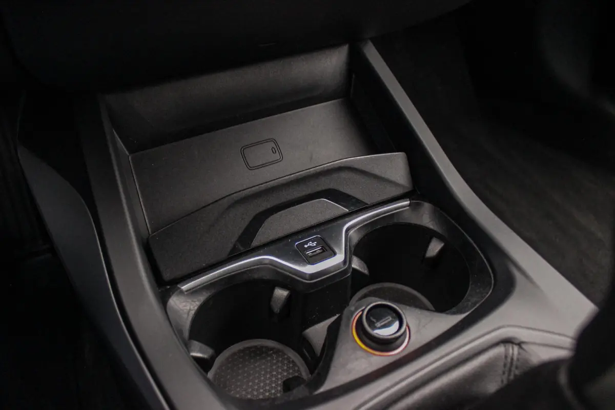 116d F40 Executive Edition | 1e eigenaar | NL Auto | HiFi audio | DAB | LED | Apple Carplay | Rijstrooksensor | Cruise control | Climate control | Sportstuur | Active Guard Plus