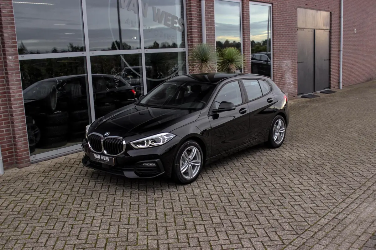 116d F40 Executive Edition | 1e eigenaar | NL Auto | HiFi audio | DAB | LED | Apple Carplay | Rijstrooksensor | Cruise control | Climate control | Sportstuur | Active Guard Plus