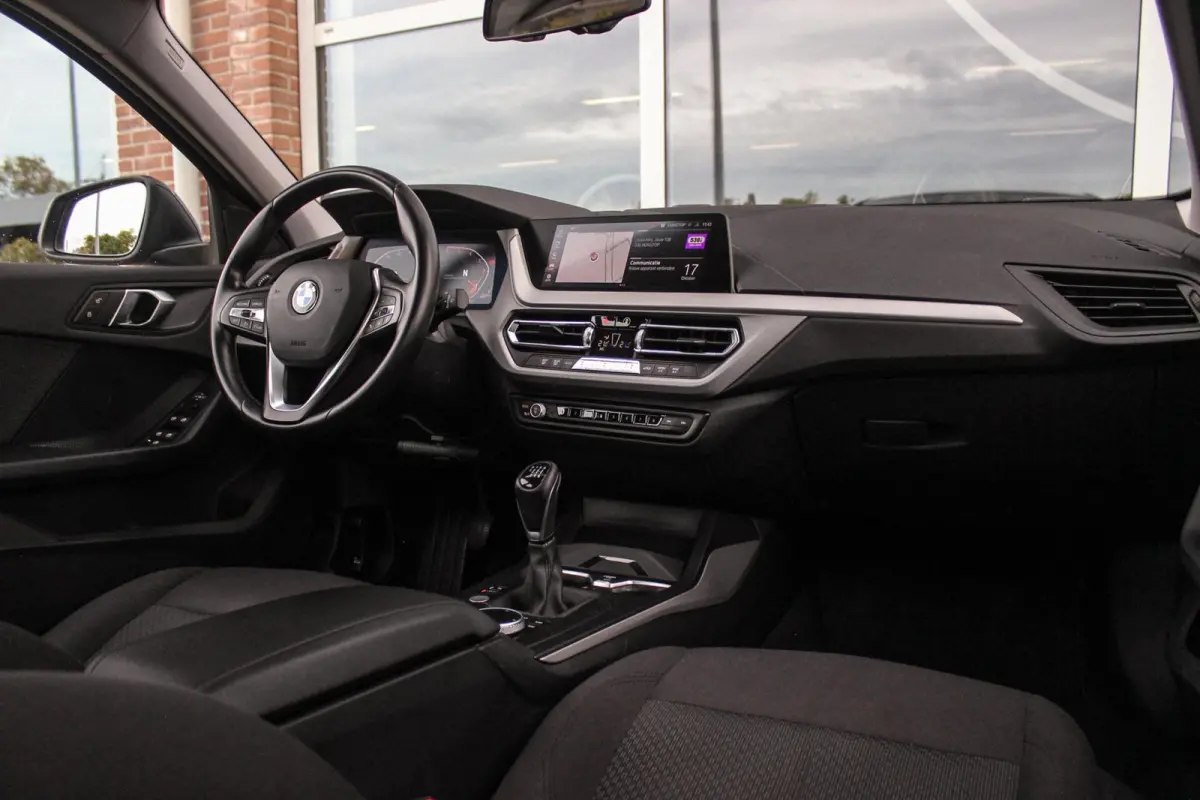 116d F40 Executive Edition | 1e eigenaar | NL Auto | HiFi audio | DAB | LED | Apple Carplay | Rijstrooksensor | Cruise control | Climate control | Sportstuur | Active Guard Plus