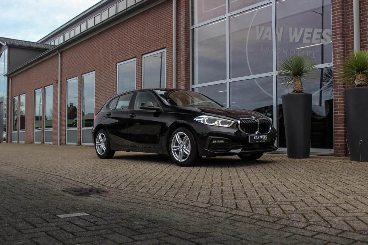 116d F40 Executive Edition | 1e eigenaar | NL Auto | HiFi audio | DAB | LED | Apple Carplay | Rijstrooksensor | Cruise control | Climate control | Sportstuur | Active Guard Plus